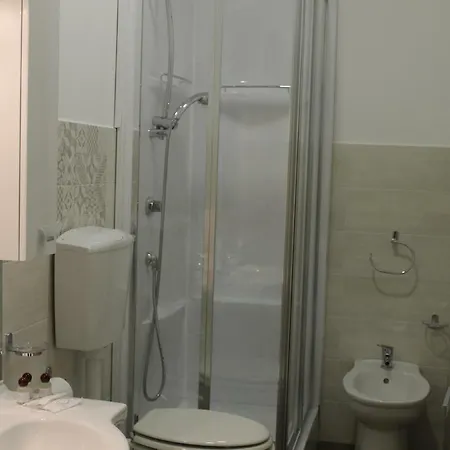 فندق مبيت وإفطار B E B Madonna Della Via 3*