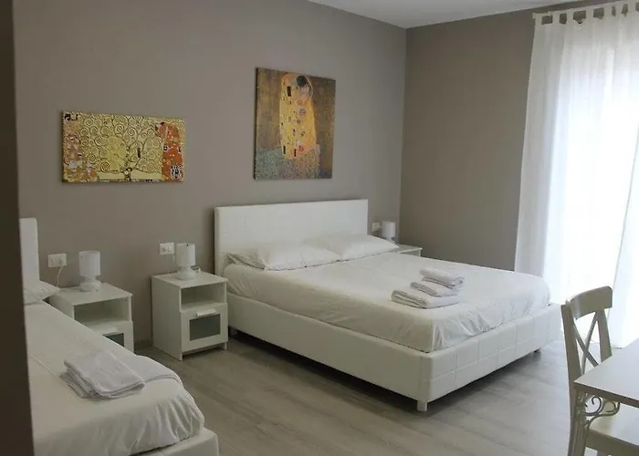 B E B Madonna Della Via 3*