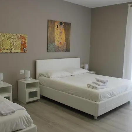 B E B Madonna Della Via 3*