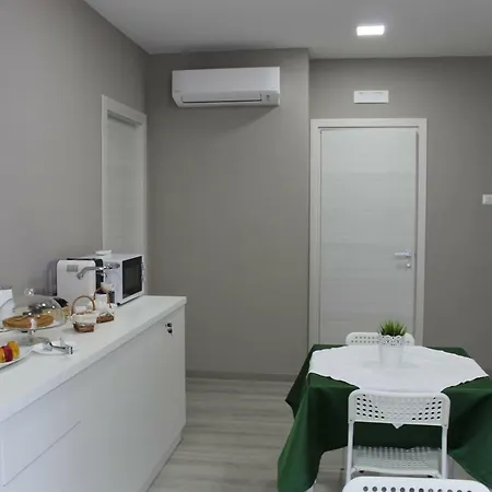 B E B Madonna Della Via Bed & Breakfast 3*